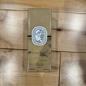 New Sealed Diptyque Shower Oil in Beige-Gold Box